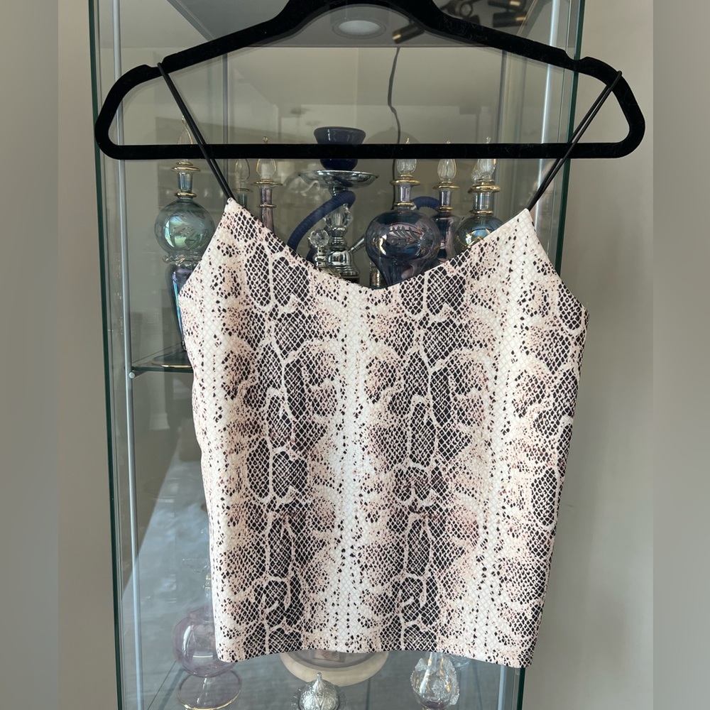 NWT gorgeous snake print top😍